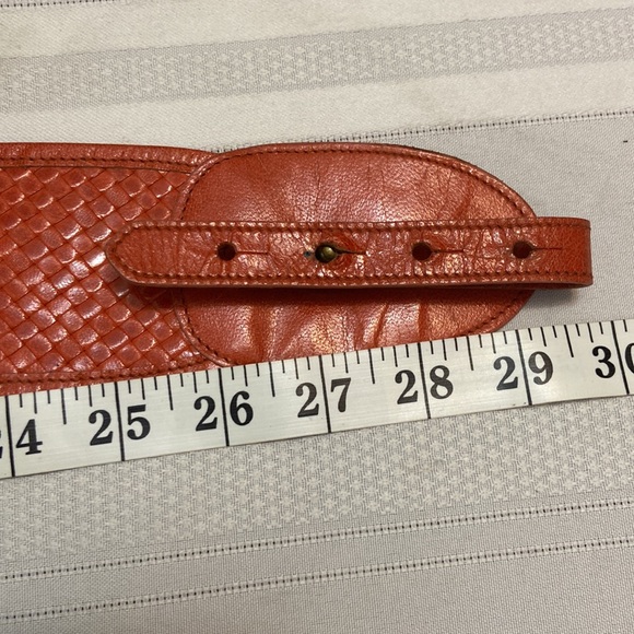 Wide Womens Leather Woven Belt -EUC Size L - Picture 8 of 8